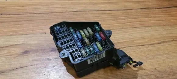 Volkswagen PASSAT B5 Fuse box set 5130407