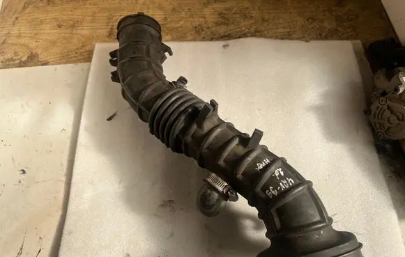 Air intake hose/pipe