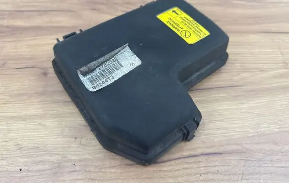 Volvo XC70 Fuse box cover 8645259
