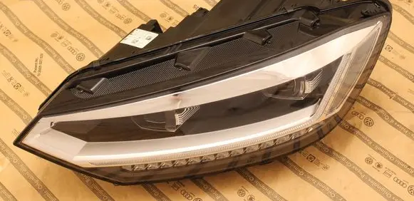 Volkswagen Touran III Headlight/headlamp 5TB941081A