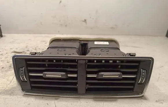 Audi Q7 4M Rear air vent grill 4M0819203C 09240005 0985100001