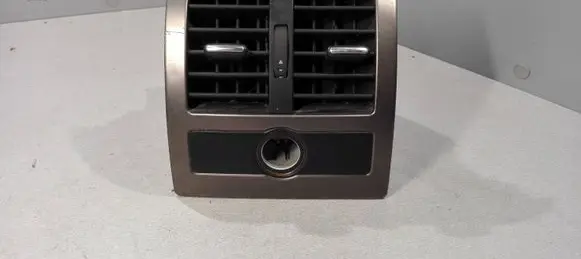 Rear air vent grill