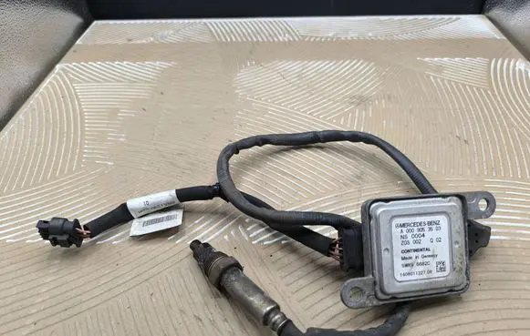 Mercedes-Benz C W205 Lambda probe sensor A0009053503 5WK96682C 1408011227