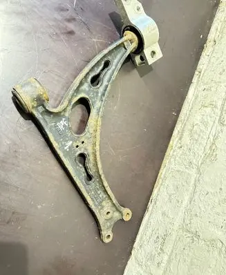 Front lower control arm/wishbone