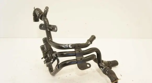 Volkswagen PASSAT B8 Engine coolant pipe/hose