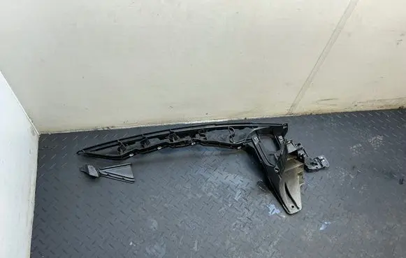 BMW X5 E70 Fender mounting bracket 7157990 7157984