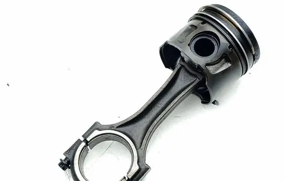 Land Rover Evoque I Piston with connecting rod 