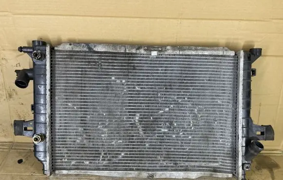 Opel Zafira B Coolant radiator