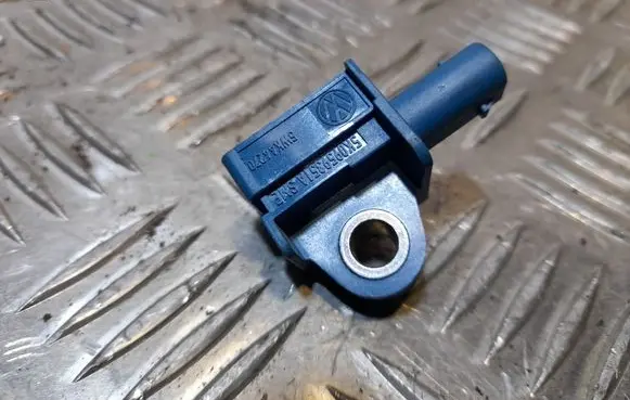 Volkswagen Jetta VI Airbag deployment crash/impact sensor 5K0959351A