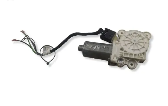 Mercedes-Benz E W211 Front door window regulator motor 9936261101