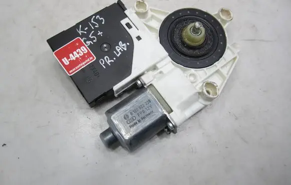 Volkswagen Golf Plus Front door window regulator motor 1K0959792J 05075730 30020907050939