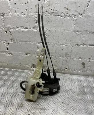 Hyundai Santa Fe Front door lock 813202W030fbz