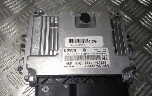 Hyundai Tucson JM Engine control unit/module 0281013418 3911427295 1039S14628