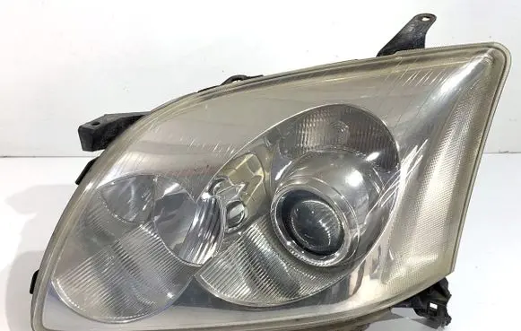 Toyota Avensis T250 Headlight/headlamp