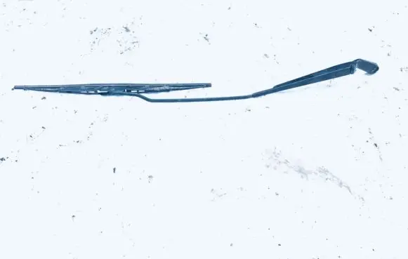 Front wiper blade arm