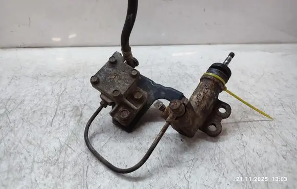 Mitsubishi L200 Clutch master cylinder 