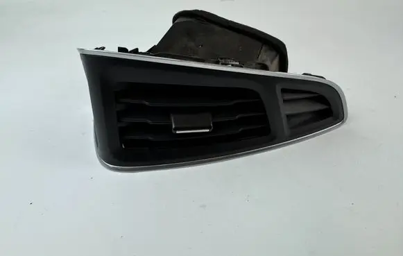 Ford Focus Dashboard side air vent grill/cover trim BM51018B09 00396