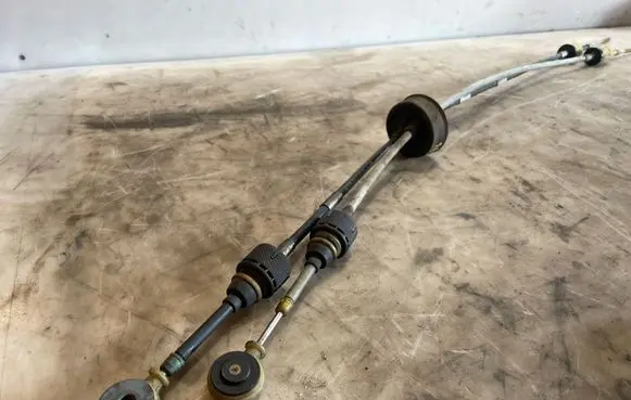 Opel Astra H Gear shift cable linkage 55350266