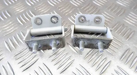 Tailgate/trunk/boot hinge