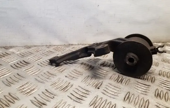 Suzuki Grand Vitara II Front differential bracket 66J21