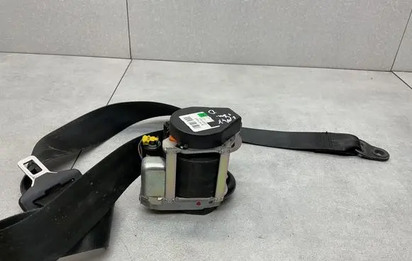 Ford Grand C-MAX Front seatbelt 615874800