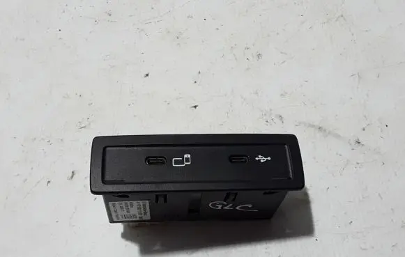 Mercedes-Benz GLC C253 USB socket connector A1678201302