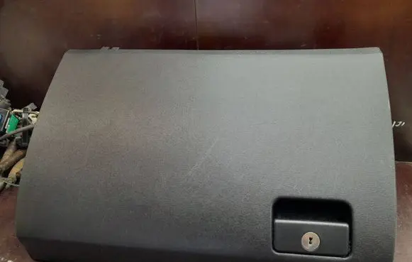 Toyota Avensis T270 Glove box 5555005090