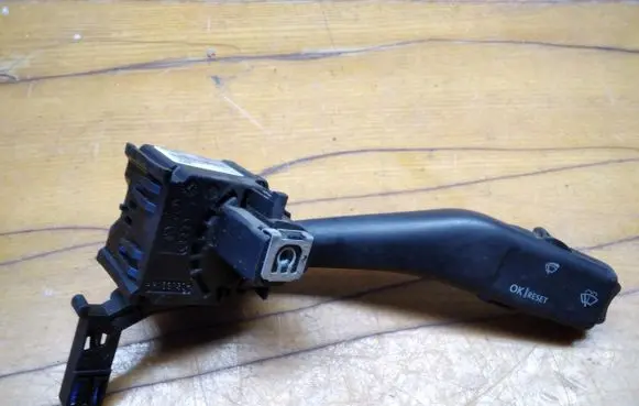 Volkswagen Jetta V Wiper control stalk 1K0953519C