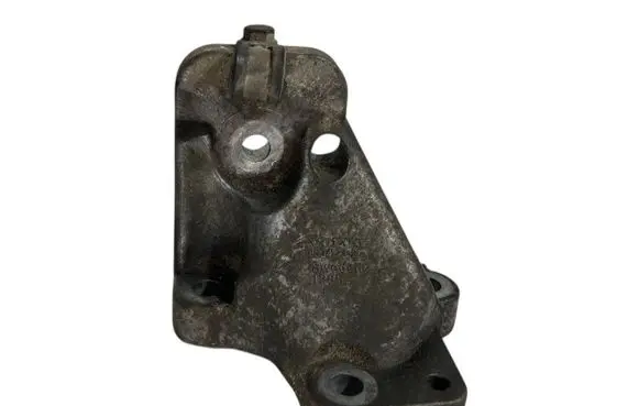 Engine mounting bracket