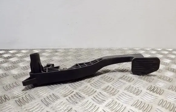 Volvo V70 Clutch pedal 3524406