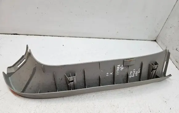 Suzuki Grand Vitara II Tailgate/trunk side cover trim 8379065J0