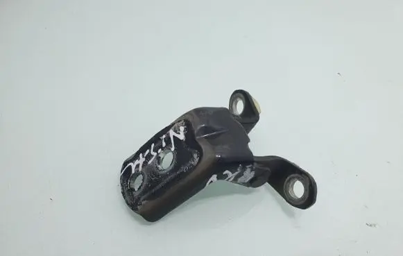 Nissan Qashqai+2 Front door upper hinge 