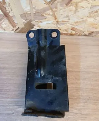 Radiator mount bracket