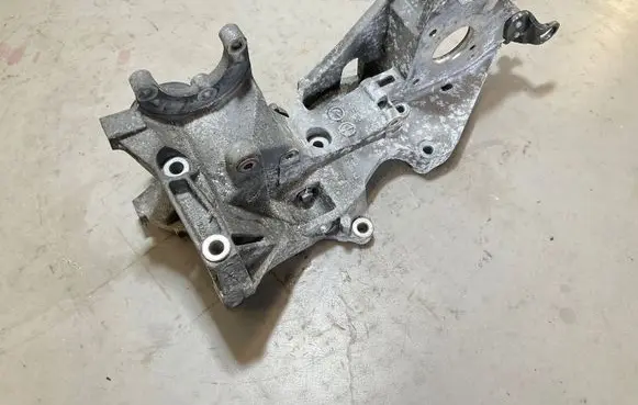 Audi Q5 SQ5 Fuel pump bracket 03L906143H