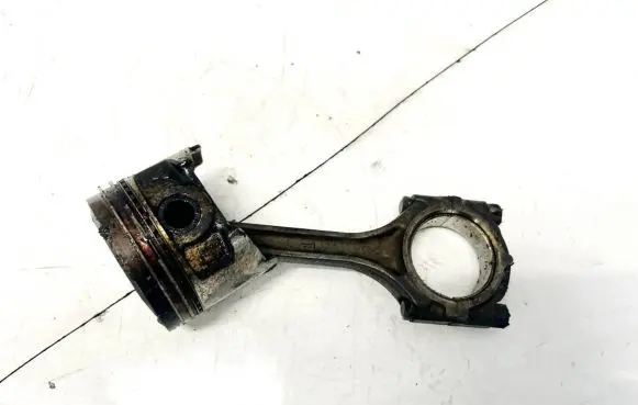 Mitsubishi Colt Piston with connecting rod