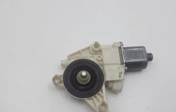 Mercedes-Benz C W205 Front door window regulator motor A2048200142