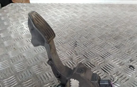 Toyota Yaris Accelerator throttle pedal 781100D110 18268047280