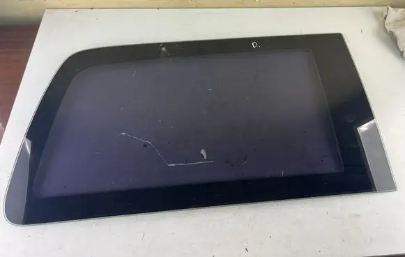 Dodge Nitro Rear side window