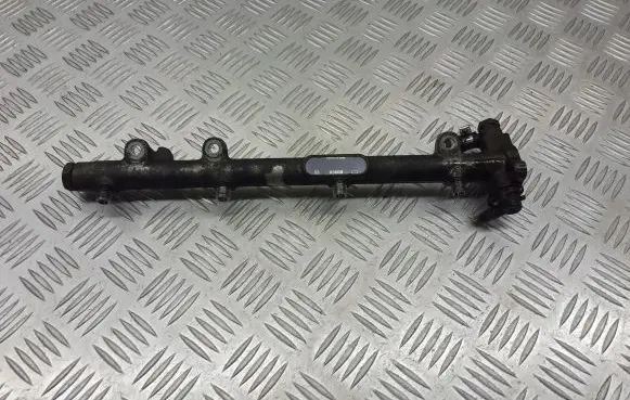 Mercedes-Benz C W203 Fuel main line pipe A6110700095