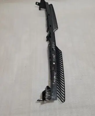 Volkswagen Tiguan Front bumper mounting bracket