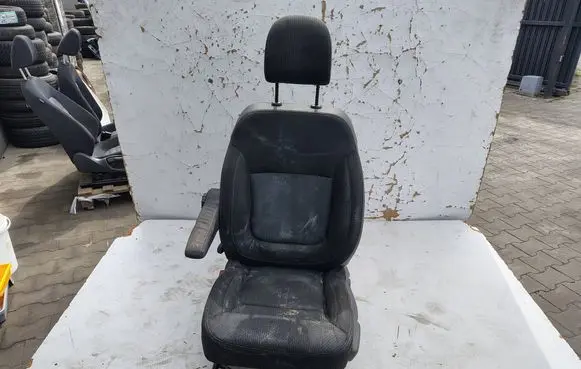 Renault Trafic III (X82) Front driver seat 