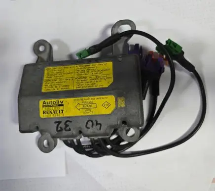 Renault Laguna I Airbag control unit/module 7700410993B 550323000