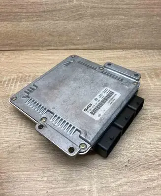 Volvo S40, V40 Engine control unit/module ECU 30630048 8200065996