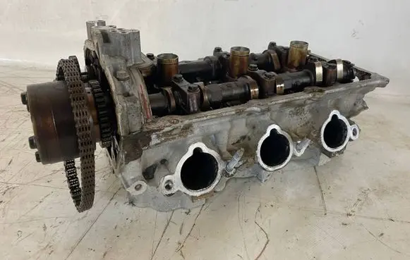 Nissan Pathfinder R51 Engine head REA2 23R