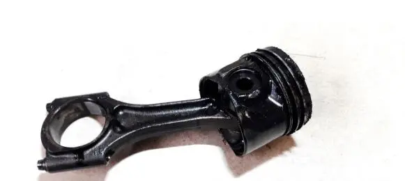 Opel Vectra B Piston with connecting rod 645