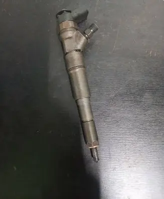 BMW 5 E60 E61 Fuel injector 7794652