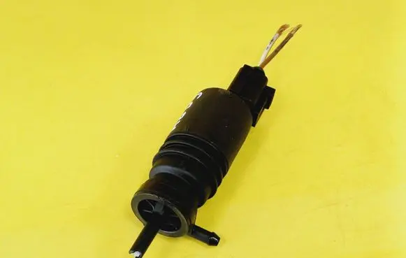 Audi A8 S8 D3 4E Windscreen/windshield washer pump 1J0973722