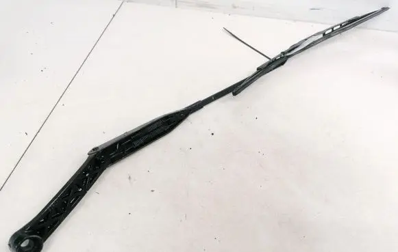 Front wiper blade arm