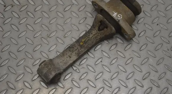 Hyundai Santa Fe Engine mount bracket