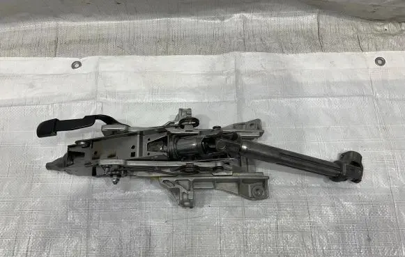 Land Rover Discovery 5 Steering wheel axle